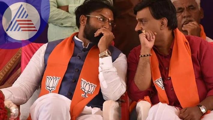 My friendship with Reddy is beyond politics says sriramulu at yallapur rav My friendship with Reddy is beyond politics says sriramulu at yallapur rav