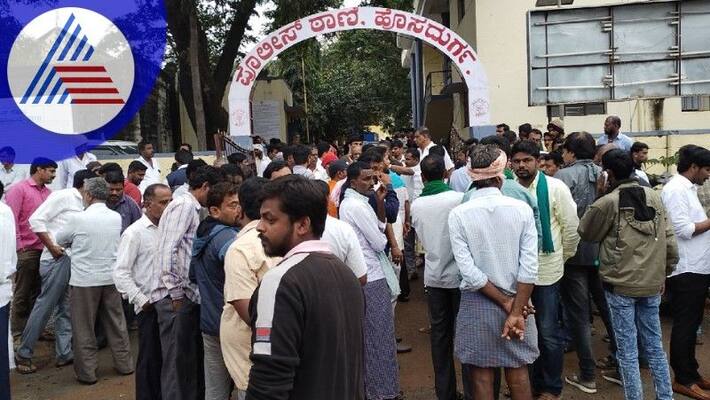 Veershaiva community sieged on police station at hosdurga chitradurga rav Veershaiva community sieged on police station at hosdurga chitradurga rav