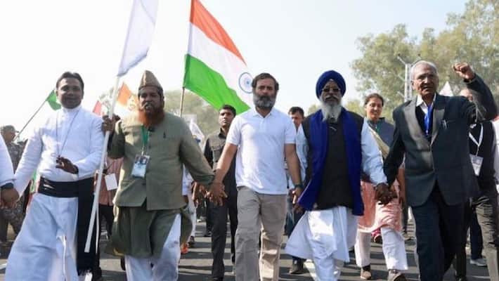 where is Hindu, indian twitter users asks Congress leader Rahul gandhi, after he walking with, christian muslim sikh leader in Bharat jodo akb where is Hindu, indian twitter users asks Congress leader Rahul gandhi, after he walking with, christian muslim sikh leader in Bharat jodo akb