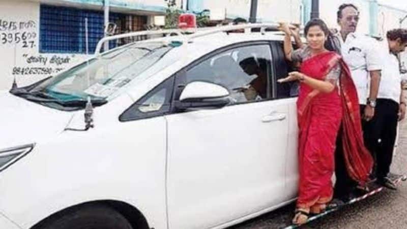 chennai mayor priya travels on footboard... jayakumar criticises