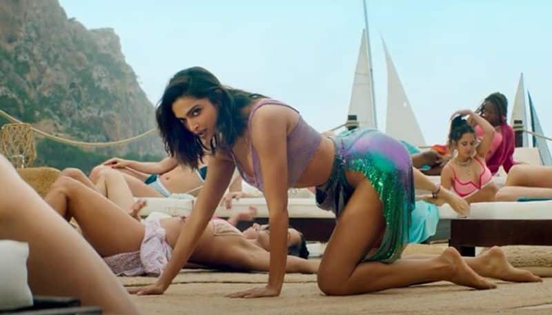 Deepika Padukone Hot Sex - Deepika Padukone SEXY, BOLD in bikini: Besharam Rang is all about Shah Rukh  Khan's abs, Deepika's HOT moves