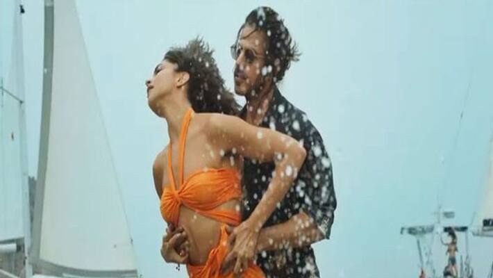 Bajrang Dal Workers Created Ruckus During The Promotion Of Film Pathan In Ahmedabad Bajrang Dal Workers Created Ruckus During The Promotion Of Film Pathan In Ahmedabad