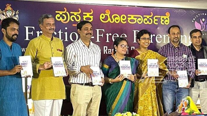 Ramesh Rajinis Sangharsha Rahita Palakatva book launched At Bengaluru gvd Ramesh Rajinis Sangharsha Rahita Palakatva book launched At Bengaluru gvd