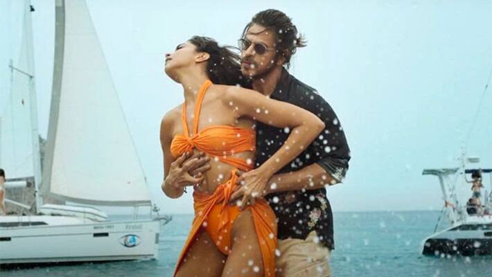 Netizens troll the latest song of Pathaan Besharam Rang Netizens troll the latest song of Pathaan Besharam Rang