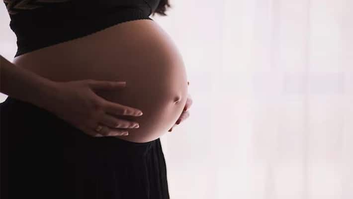 Woman gives birth to baby boy in navajeevan express train Woman gives birth to baby boy in navajeevan express train
