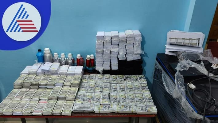 Give one note and get four fake notes free Crore Rs Paper possession sat Give one note and get four fake notes free Crore Rs Paper possession sat