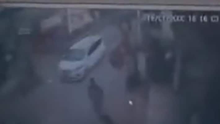 Delhi two bikers acid attack on school girl at national capital akb Delhi two bikers acid attack on school girl at national capital akb