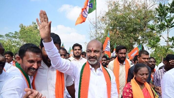 KCR has looted the state and imposed a debt burden of Rs 5 lakh crore. : Bandi Sanjay's attack on the government KCR has looted the state and imposed a debt burden of Rs 5 lakh crore. : Bandi Sanjay's attack on the government