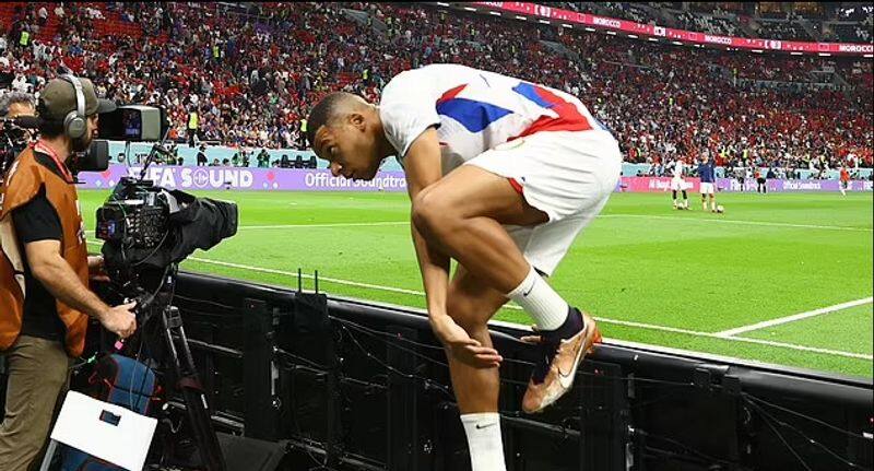 FIFA World Cup 2022 Kylian Mbappe apologizes to a fan after ball hitting him 