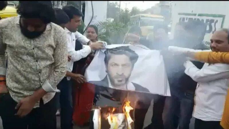 Effigy of shahrukh khan and deepika padukone burnt during protest against pathaan movie