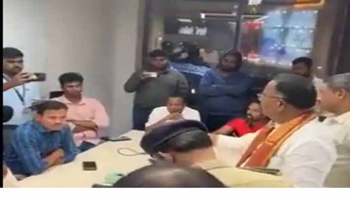 Hyderabad Police Issues Notice To Congress Strategist Sunil And other Three persons Hyderabad Police Issues Notice To Congress Strategist Sunil And other Three persons