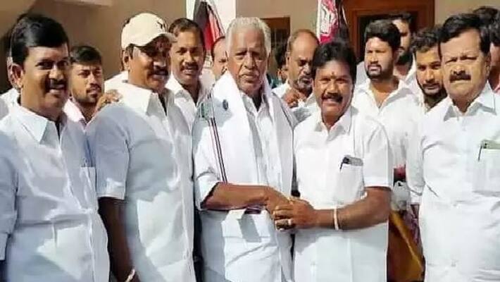 o panneerselvam supporter joins edapadi palanisamy team o panneerselvam supporter joins edapadi palanisamy team