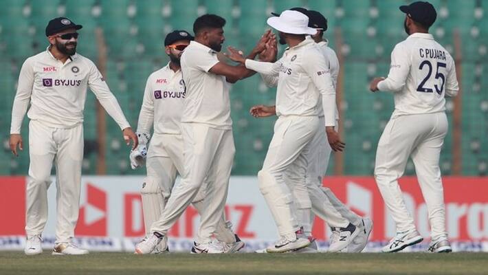 INDvsBAN 2nd Test: Bangladesh won the toss and elected to bat first, Kuldeep Yadav Out INDvsBAN 2nd Test: Bangladesh won the toss and elected to bat first, Kuldeep Yadav Out