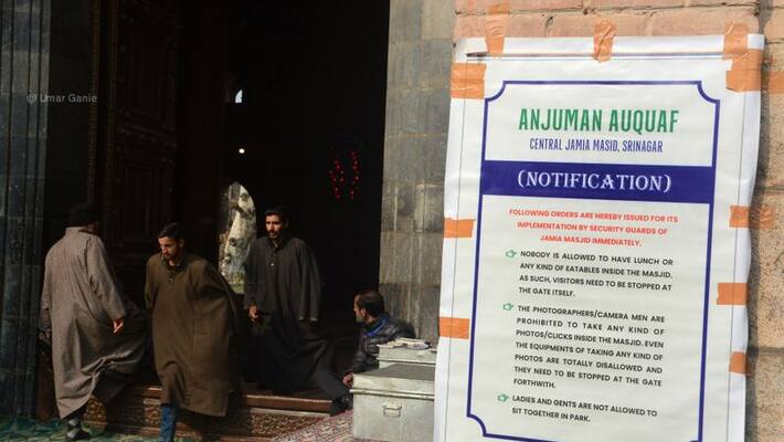 Prohibition of men and women sitting together in Jamia Masjid premises - Management issued notification Prohibition of men and women sitting together in Jamia Masjid premises - Management issued notification