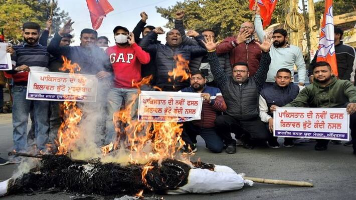 BJP holds nationwide protests against Bilawal Bhutto's remarks against PM Modi; burns effigies AJR BJP holds nationwide protests against Bilawal Bhutto's remarks against PM Modi; burns effigies AJR