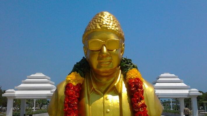 AIADMK leader gave letter to MGR statue left in mayiladuthurai AIADMK leader gave letter to MGR statue left in mayiladuthurai