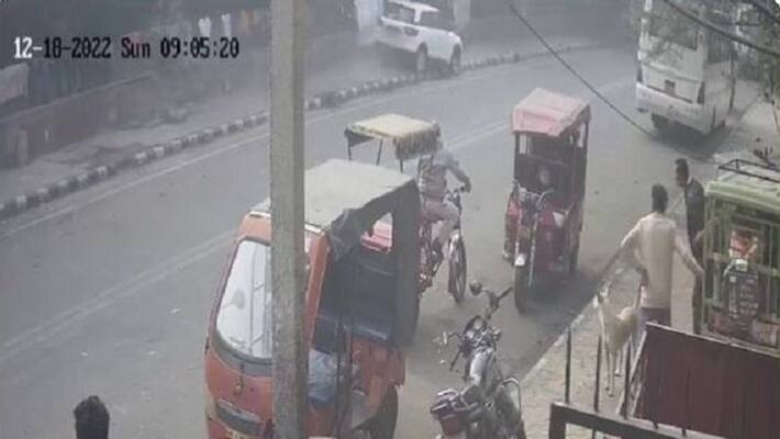 car rams into 3 children after driver loses control in delhis gulabi bagh video ash car rams into 3 children after driver loses control in delhis gulabi bagh video ash