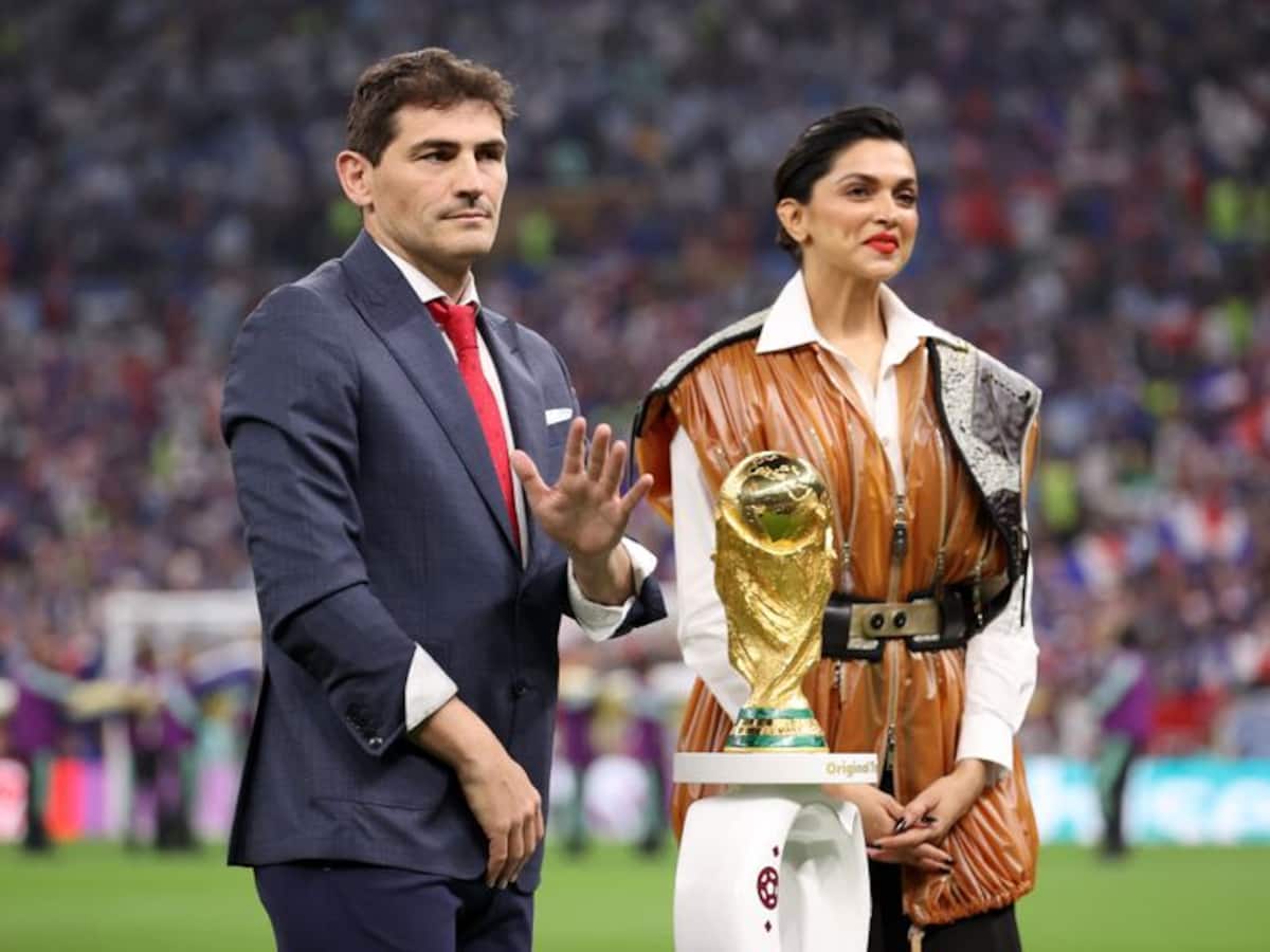 Deepika Padukone First Indian To Unveil FIFA World Cup Trophy !! Here why?