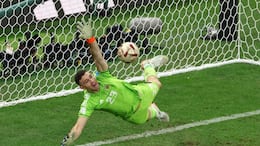 Argentina goal keeper Emiliano Martinez celebrates World Cup award with disrespectful gesture in front of Qatar official video goes viral kvn