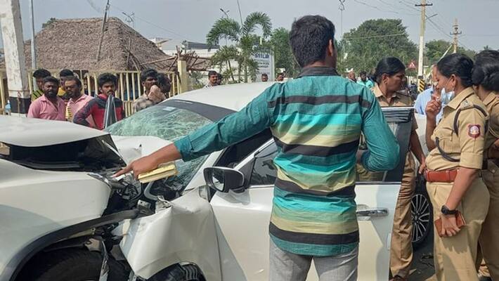 thanjavur Cars collided head-on.. Two DMK executives killed thanjavur Cars collided head-on.. Two DMK executives killed