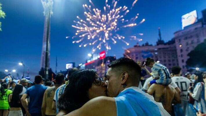 FIFA World Cup 2022 Millions Celebrate World Cup Victory At Iconic Argentina Monument kvn FIFA World Cup 2022 Millions Celebrate World Cup Victory At Iconic Argentina Monument kvn