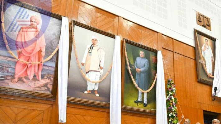 Savarkar photo at Suvarna Soudha Consensus in Congress sat Savarkar photo at Suvarna Soudha Consensus in Congress sat