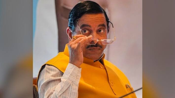 Want to install Dawood Ibrahim poster instead of Savarkar Union Minister Pralhad Joshi questioned siddaramaiah gow Want to install Dawood Ibrahim poster instead of Savarkar Union Minister Pralhad Joshi questioned siddaramaiah gow