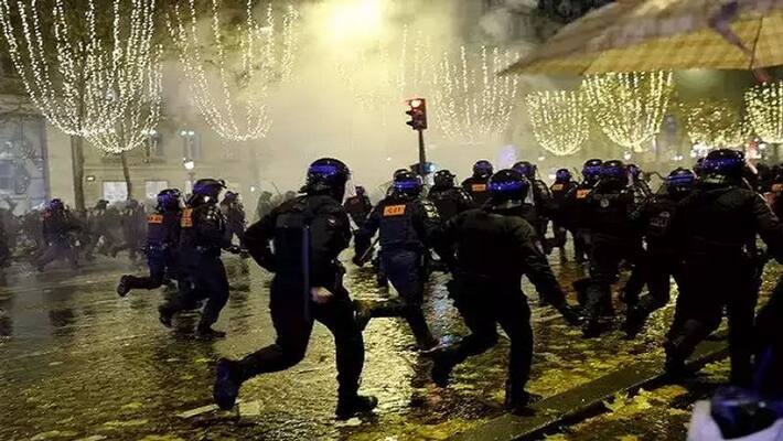 Due to France loses in FIFA World Cup final, Riots break out in Paris Due to France loses in FIFA World Cup final, Riots break out in Paris