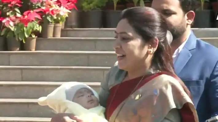 Maharashtra Congress MLA Saroj Ahire Wagh was arrived assembly with new born baby akb Maharashtra Congress MLA Saroj Ahire Wagh was arrived assembly with new born baby akb