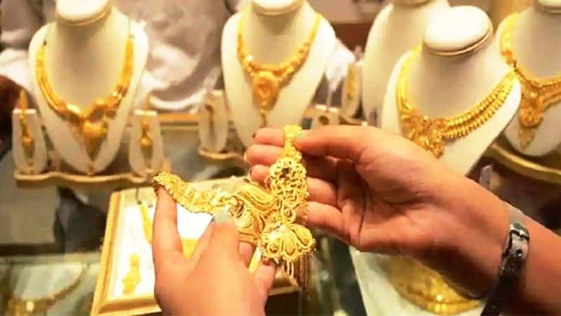 Gold price has  fallen somewhat: check rate in chennai, kovai, trichy and vellore