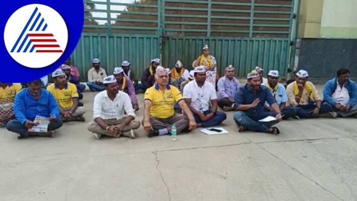 AAP protest against BBMP garbage disposal in bengaluru gow AAP protest against BBMP garbage disposal in bengaluru gow