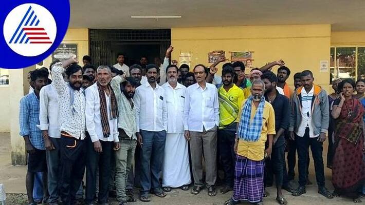 Villagers Held Protest For Justice For Young Man Dies Due to electrical accident in Shivamogga grg Villagers Held Protest For Justice For Young Man Dies Due to electrical accident in Shivamogga grg