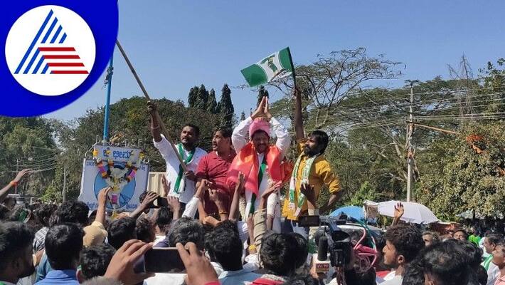 A grand welcome for JDS candidate Thippeswamy in hosdurga at chitradurga rav A grand welcome for JDS candidate Thippeswamy in hosdurga at chitradurga rav