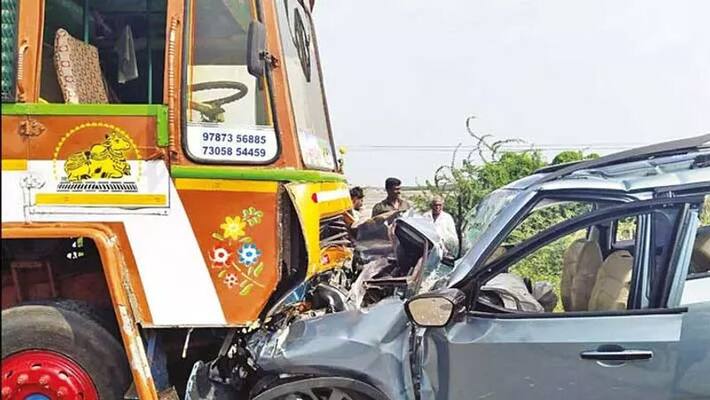 Truck car collision... 3 people killed in thoothukudi Truck car collision... 3 people killed in thoothukudi