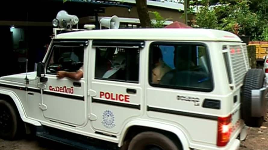 Brother complaint that 16 year old girl was kidnapped Friends arrested in kozhikode nbu Brother complaint that 16 year old girl was kidnapped Friends arrested in kozhikode nbu