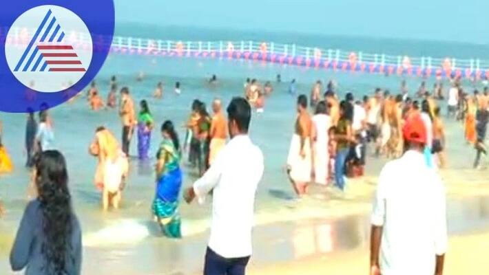 ellamavasye hidu festival peoples bathing on malpe the beaches udupi rav ellamavasye hidu festival peoples bathing on malpe the beaches udupi rav