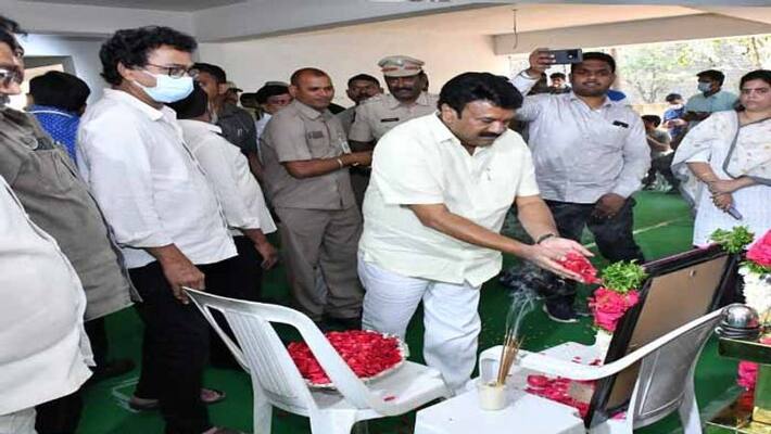 Telangana Minister Talasani Srinivas Yadav pays tribute to Tollywood actor kaikala satyanarayana Telangana Minister Talasani Srinivas Yadav pays tribute to Tollywood actor kaikala satyanarayana