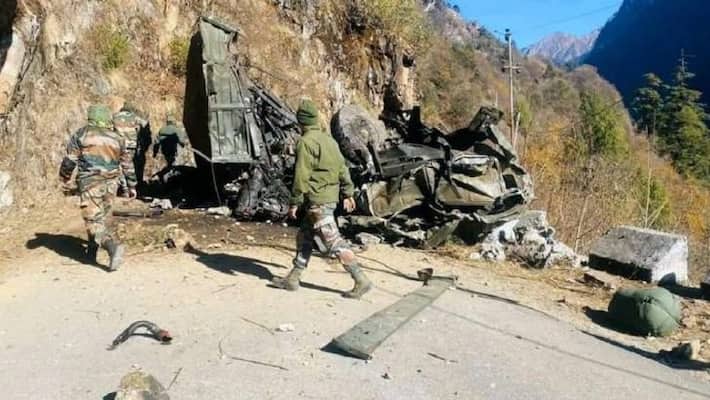 Army Personnel Killed As Truck Falls into Gorge in in North Sikkim gow Army Personnel Killed As Truck Falls into Gorge in in North Sikkim gow