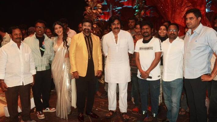 pawan kalyan harihara veeramallu team hulchul in balakrishna veerasimha reddy set rare picture viral pawan kalyan harihara veeramallu team hulchul in balakrishna veerasimha reddy set rare picture viral