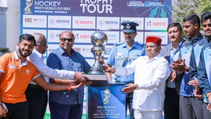 Hockey World Cup Trophy unveiled in the Raj Bhavan by the Governor Thawar Chand Gehlot in presence of Hockey Legends in Bengaluru kvn Hockey World Cup Trophy unveiled in the Raj Bhavan by the Governor Thawar Chand Gehlot in presence of Hockey Legends in Bengaluru kvn