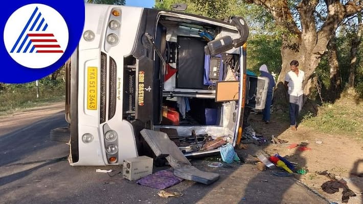 private bus overturns 7 injured at hassan gvd private bus overturns 7 injured at hassan gvd