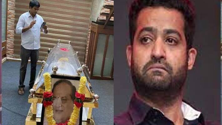Jr Ntr Made A Video Call To See Chalapati Rao Jr Ntr Made A Video Call To See Chalapati Rao