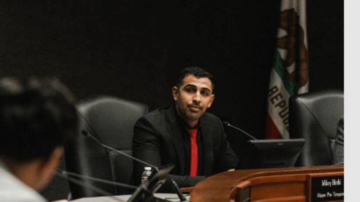 Mikey Hothi becomes first Sikh city mayor in California gow Mikey Hothi becomes first Sikh city mayor in California gow