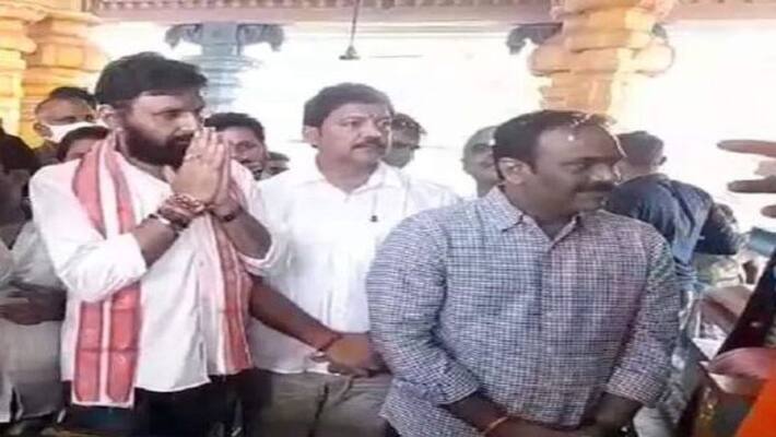 Vangaveeti Radha, Kodali Nani and Vallabhaneni Vamsi shared the same stage in vijayawada Vangaveeti Radha, Kodali Nani and Vallabhaneni Vamsi shared the same stage in vijayawada