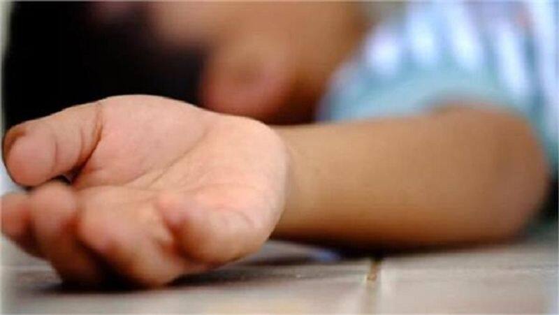 A student miscarried in the classroom and died of severe bleeding