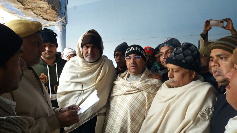 bharatpur crime news thugs robbed gold and silver at jewelry showroom incident record in CCTV asc