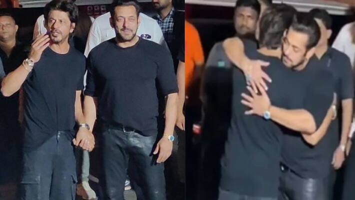 Shah Rukh Khan in Salman Khan Birthday Party Shah Rukh Khan in Salman Khan Birthday Party