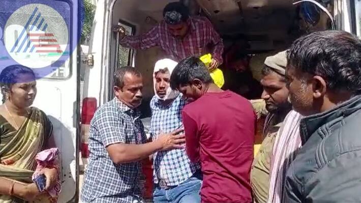 Psycho attack on teacher who was teaching: Terrified students sat Psycho attack on teacher who was teaching: Terrified students sat