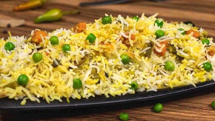 Case registered against Indore restaurant owner after customer finds bones in veg biryani Case registered against Indore restaurant owner after customer finds bones in veg biryani