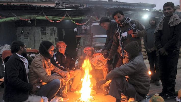 North India in cold weather.. 3 degree temperature in Delhi.. This is the lowest in last two years.. North India in cold weather.. 3 degree temperature in Delhi.. This is the lowest in last two years..